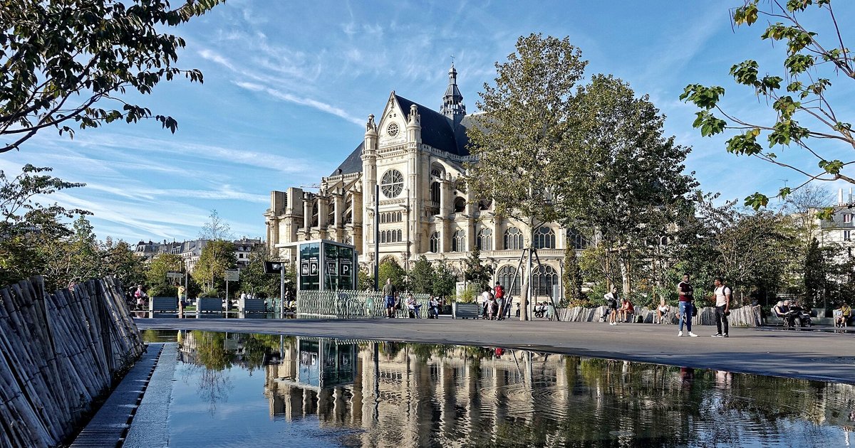 Église Saint-Eustache vue depuis le jardin Nelson-Mandela, aux Halles, dans le 1er arrondissement