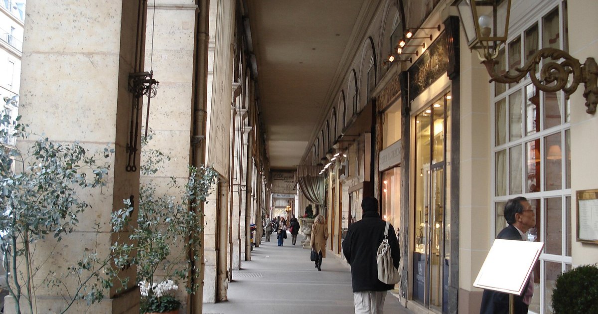 Galerie à arcades de la rue de Castiglione, entre la rue de Rivoli et la place Vendôme, dans le 1er arrondissement